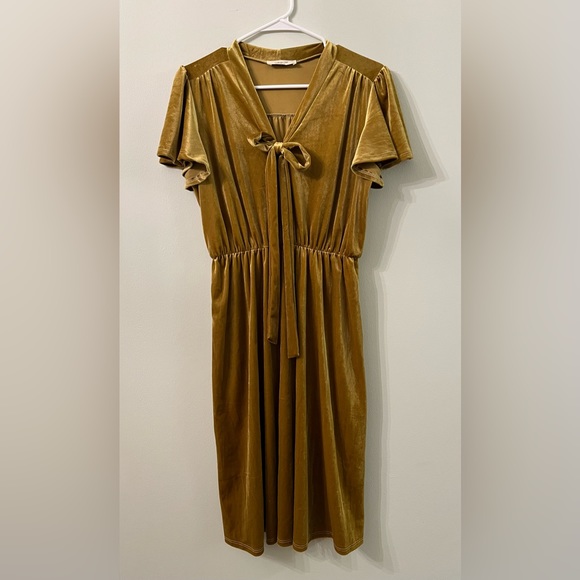 ModCloth Fete to Be Tied Velvet Dress in Mustard - Picture 2 of 4